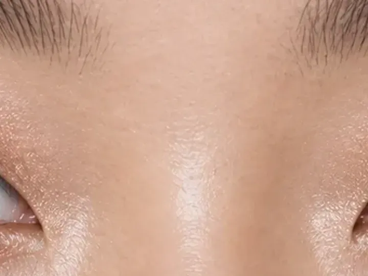 Step 3 of Soft Shimmer Makeup for Monolids, showing the outer structure is slightly deeper than the transition while the center lid remains available for the focal shade.