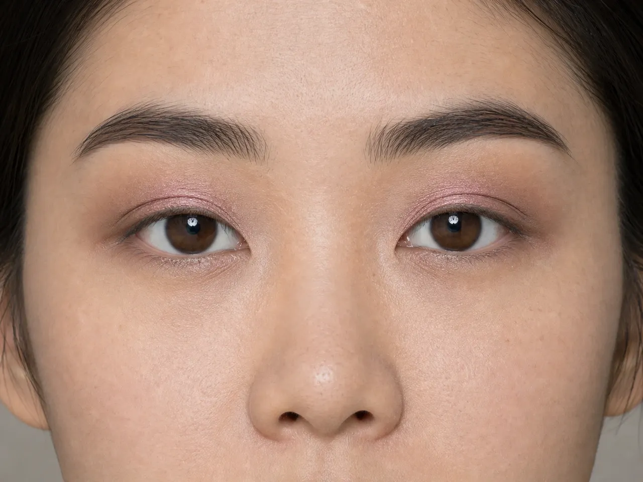 Step 4 of Soft Glam for Hooded Eyes, showing satin rose is clearly visible at visible center lid while the transition border stays intact.