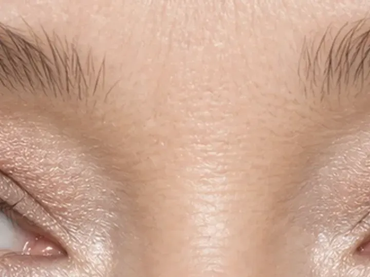 Step 4 of Balanced Eye Makeup for Close-Set Eyes, showing bright satin is clearly visible at inner third of lid while the transition border stays intact.